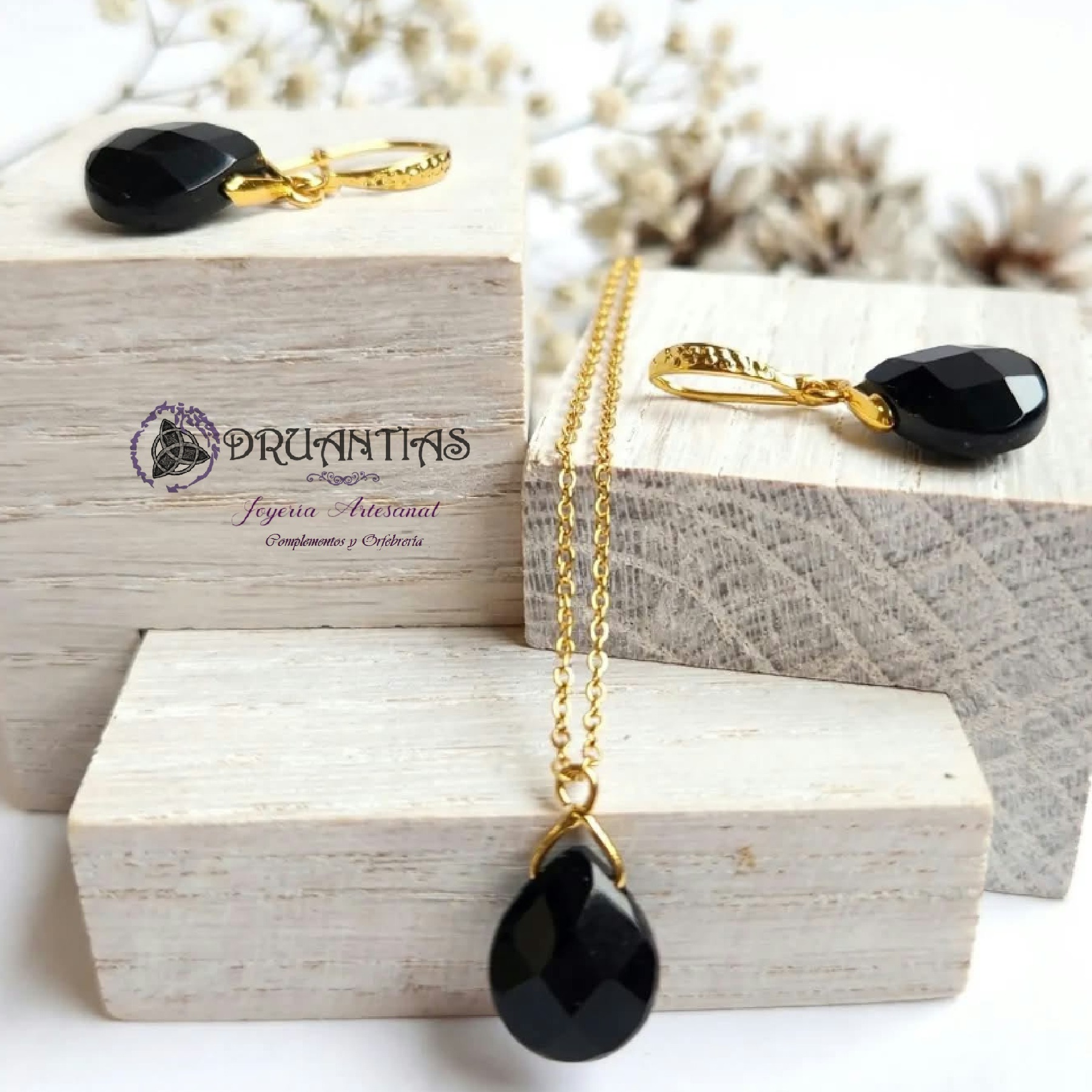 Conjunto Lagrima Baño Oro 18K CONJAU1. En onix en lágrima facetada. 100% joyería artesanal en oro de 18k realizada a mano, diseño de mi marca