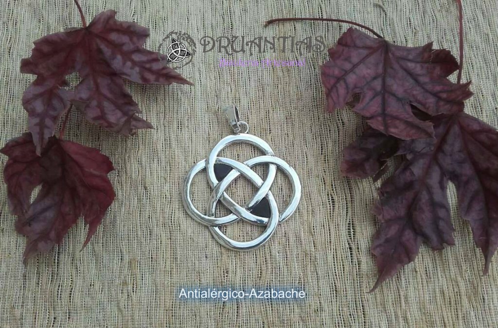 Fold en azabache y zamak
Simbología Celta en Druantias